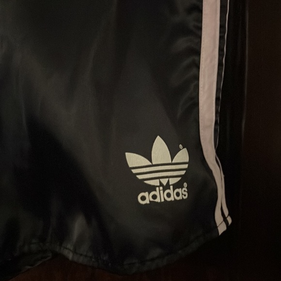 Vintage adidas shorts w/ back pocket. Inner drawstring. Excellent cond. - Picture 2 of 4